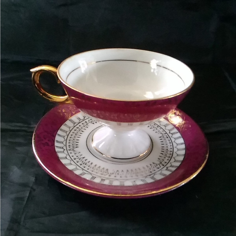 VTG An Enesco Plum and Gold Footed Tea Cup with Matching Saucer